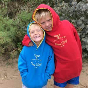 Kids contrast hoodie whale tail design